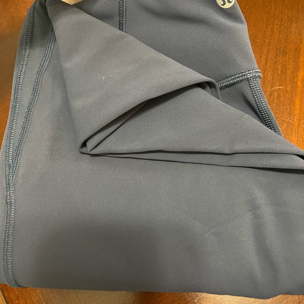 Lulu lemon size 6 beautiful leggings